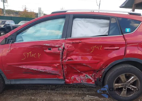 2015 Toyota Rav4 Xle z USA, uszkodzony, nr VIN 2T3RFREV1FW268929